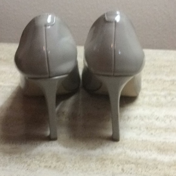 Grey/taupe 4” Jessica Simpson classic heels - Picture 3 of 5